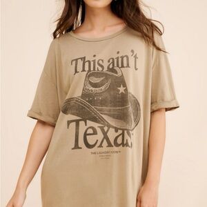 The Laundry Room Graphic Tee